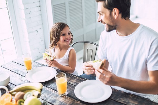 Λιπαρά και παιδί: Τι ρόλο παίζουν στη διατροφή του, και πώς να μειώσετε τα κορεσμένα λιπαρά που καταναλώνει.