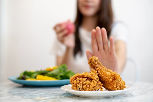 Τrans λιπαρά: Πόσα συνίσταται να καταναλώνετε και πώς θα τα μειώσετε στη διατροφή σας
