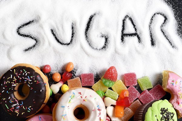 Ζάχαρη: Ο ρόλος της στην υγείας μας και πόση πρέπει να καταναλώνουμε