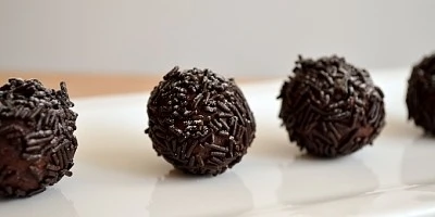 Χριστουγεννιάτικα Ωμοφαγικά Τρουφάκια με Παντζάρι