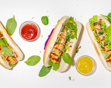 Χορτοφαγικό hot dog με διάφορα λαχανικά